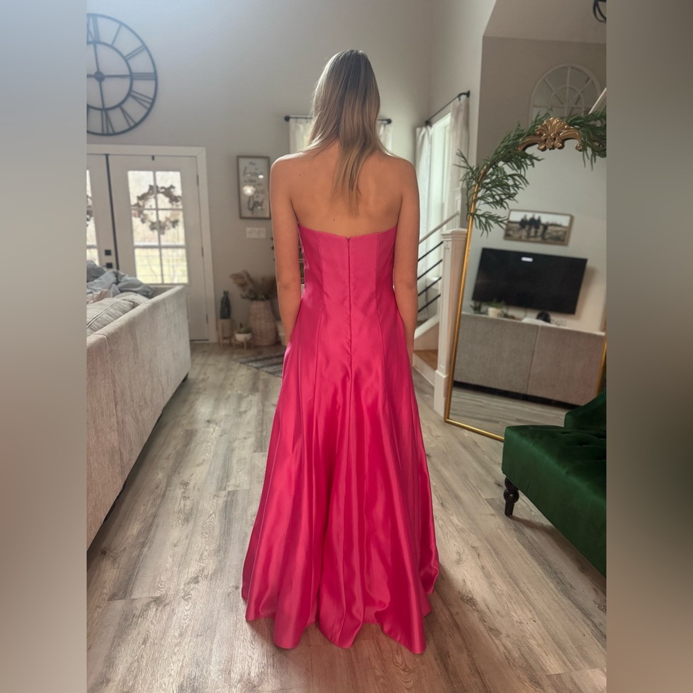 Jessica McClintock Pink Prom Dress
Tag says 9 but fits like 6 - Picture 5 of 5